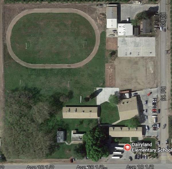 Dairyland School / Dairyland School